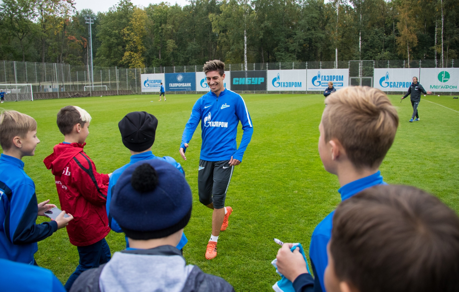 Воспитанники спортивного лагеря «Сосново» побывали в гостях у «Зенита»