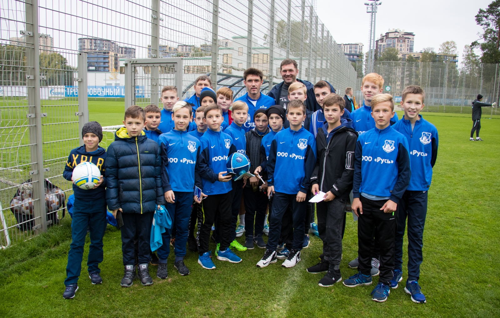 Воспитанники спортивного лагеря «Сосново» побывали в гостях у «Зенита»