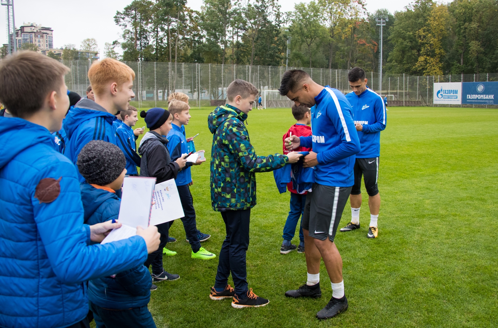 Воспитанники спортивного лагеря «Сосново» побывали в гостях у «Зенита»