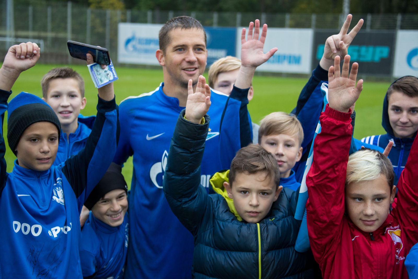 Воспитанники спортивного лагеря «Сосново» побывали в гостях у «Зенита»