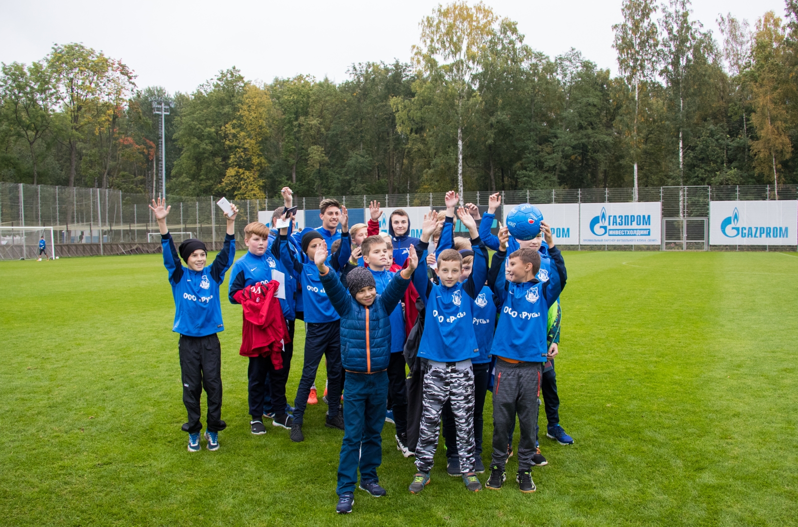 Воспитанники спортивного лагеря «Сосново» побывали в гостях у «Зенита»