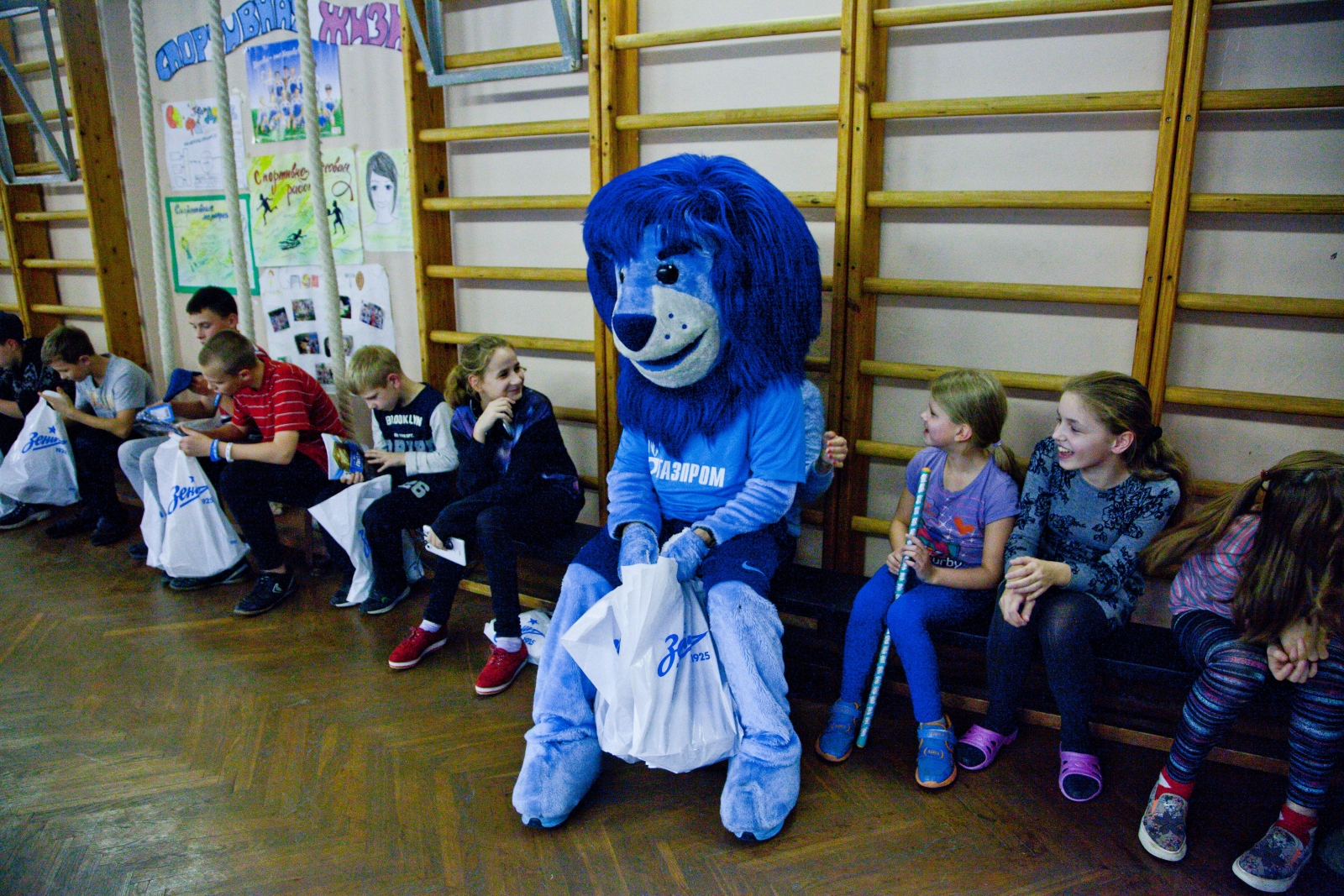 Синегривый Лев в гостях у детей из Детского дома