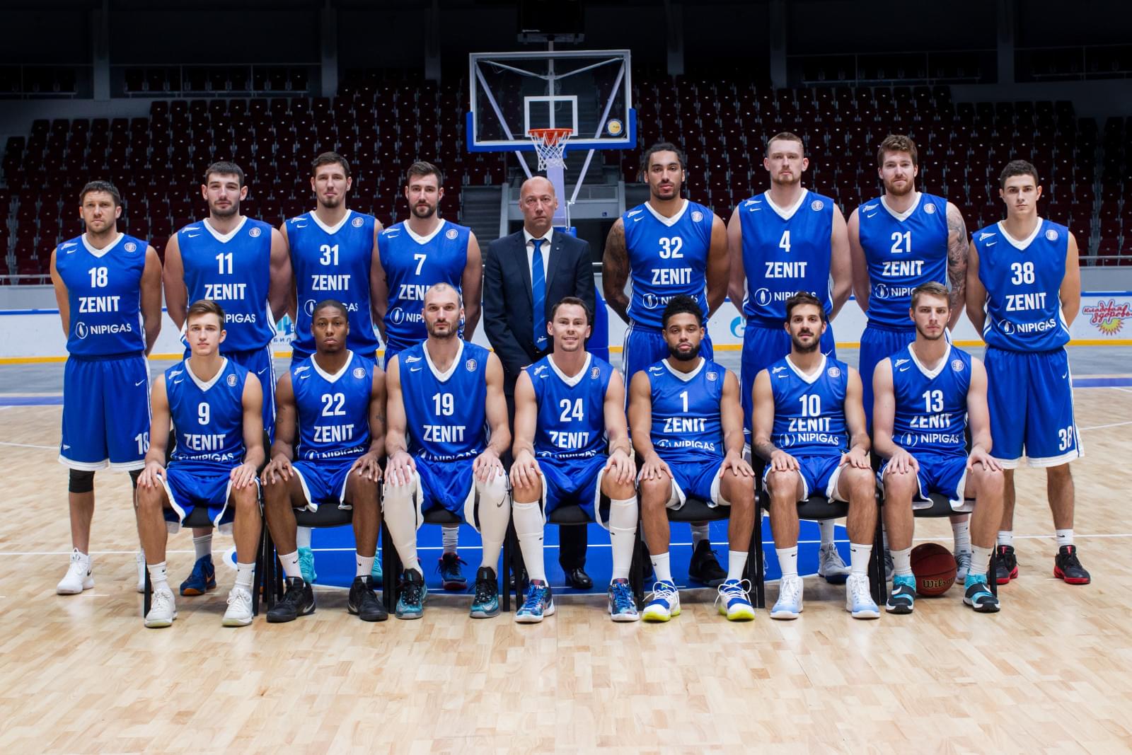 Общекомандная фотосессия основного состава БК «Зенит» сезона 2017/18