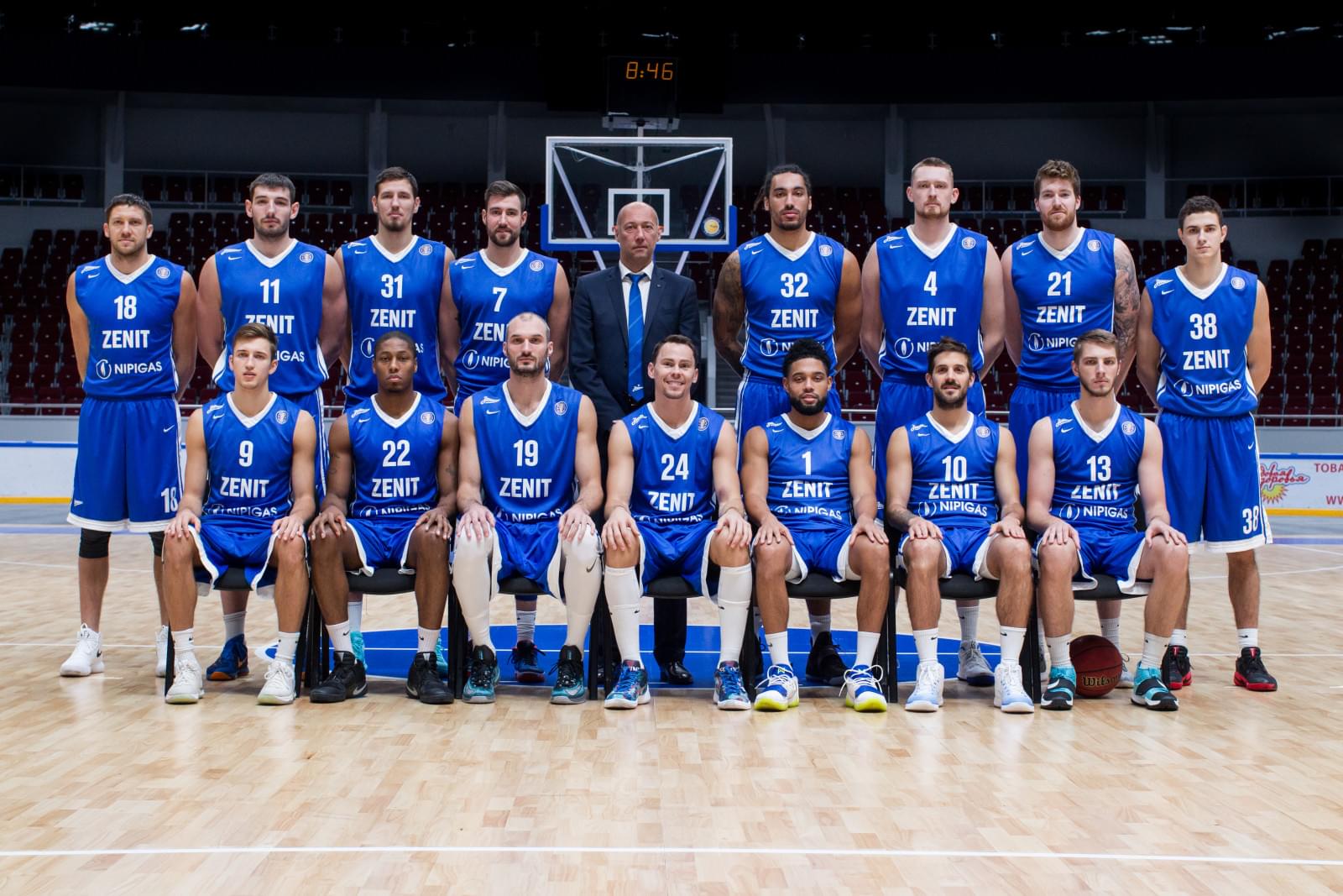 Общекомандная фотосессия основного состава БК «Зенит» сезона 2017/18
