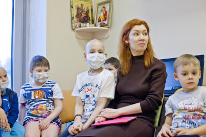«Марафон добра»: Дмитрий Полоз встретился с маленькими пациентами в Центре Алмазова