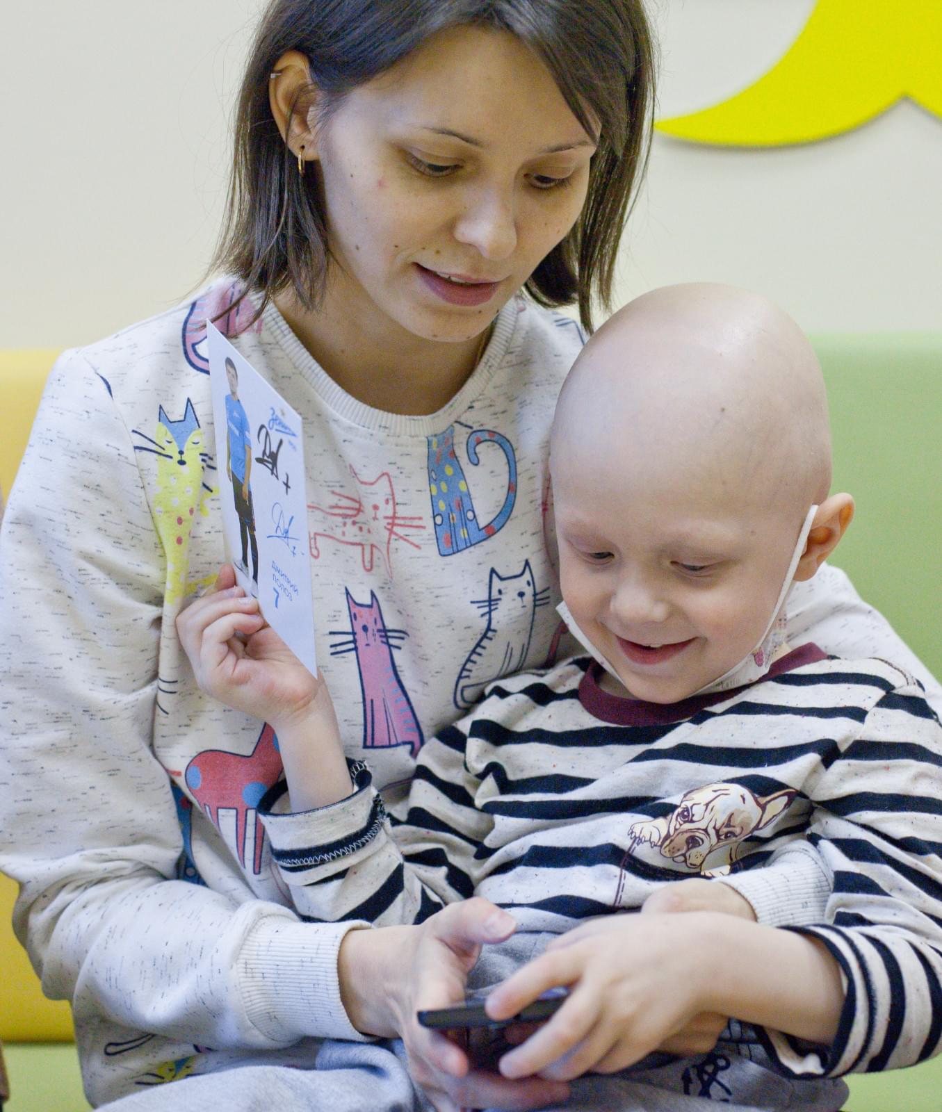 «Марафон добра»: Дмитрий Полоз встретился с маленькими пациентами в Центре Алмазова