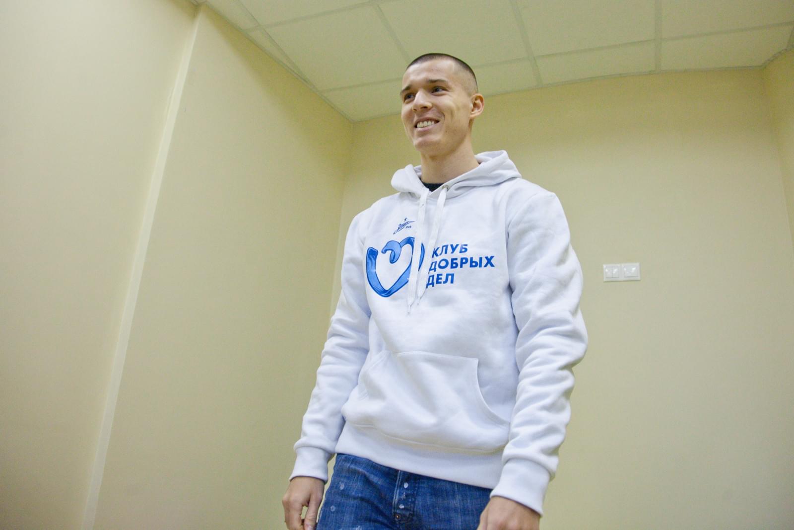 «Марафон добра»: Дмитрий Полоз встретился с маленькими пациентами в Центре Алмазова