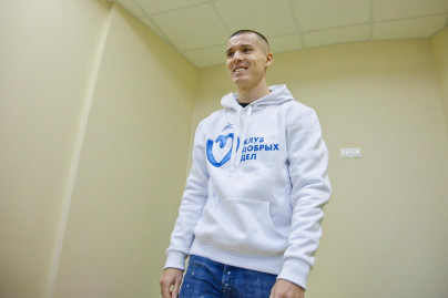 «Марафон добра»: Дмитрий Полоз встретился с маленькими пациентами в Центре Алмазова