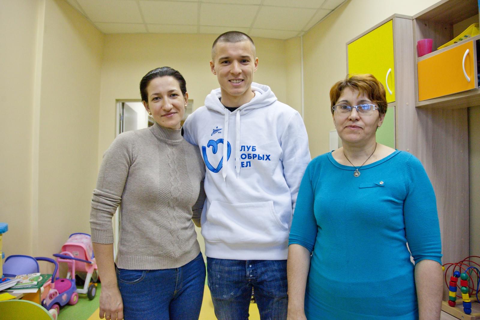 «Марафон добра»: Дмитрий Полоз встретился с маленькими пациентами в Центре Алмазова