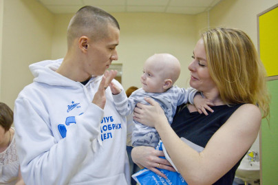 «Марафон добра»: Дмитрий Полоз встретился с маленькими пациентами в Центре Алмазова