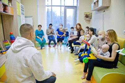 «Марафон добра»: Дмитрий Полоз встретился с маленькими пациентами в Центре Алмазова