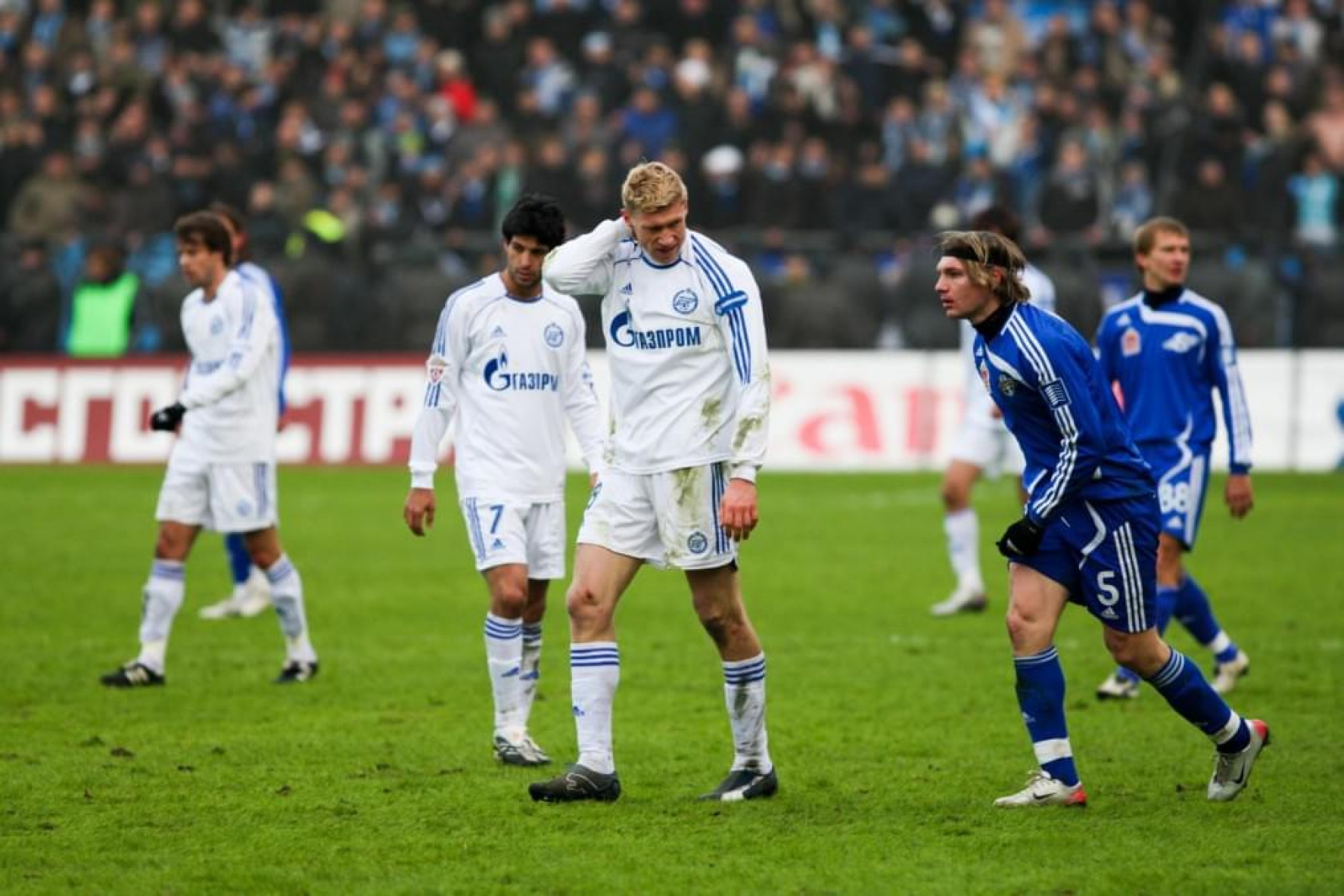 Football 2007. Сатурн Зенит 2007. Зенит Сатурн 2007 золотой матч. Сатурн футбольный клуб 2007. ФК Зенит тренировки 2007 года.