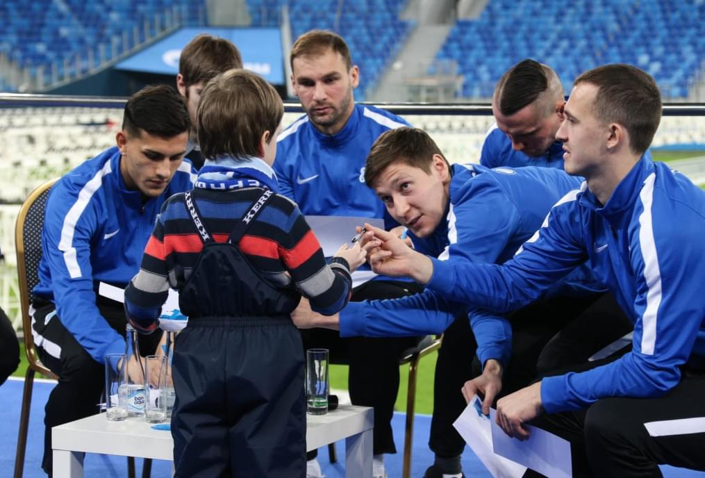 Представители «Зенита» встретились с болельщиками на стадионе «Санкт-Петербург»