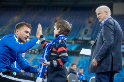 Представители «Зенита» встретились с болельщиками на стадионе «Санкт-Петербург»