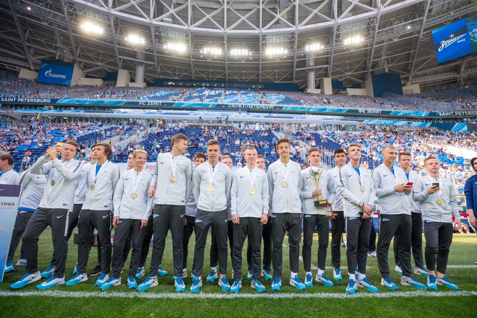 Церемония чествования победителей первенства России по футболу U-16