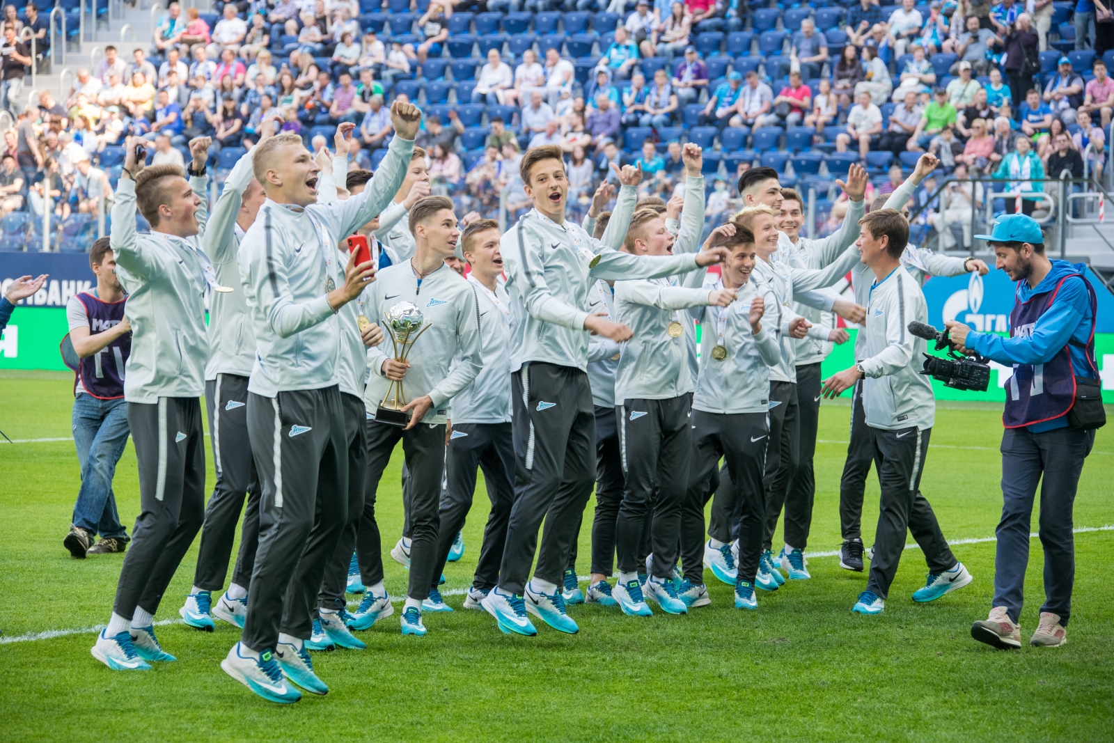 Церемония чествования победителей первенства России по футболу U-16