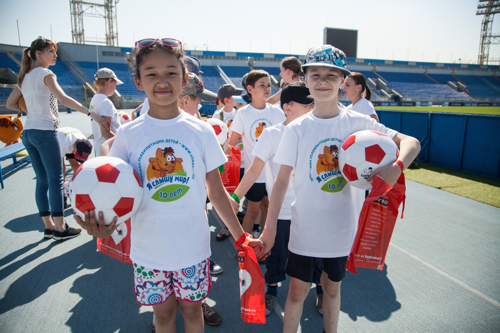 Слабослышащие дети в гостях на стадионе «Петровский»