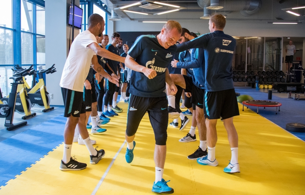 Тренировка «Зенита» в спортзале перед матчем с «Анжи»