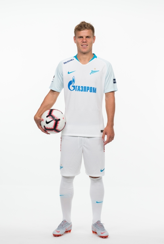 Фотосессия футболистов и тренеров основного состава ФК «Зенит» сезона 2018/19