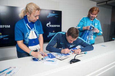 Победители конкурса «Газпром»-Спортпрогноз посетили тренировку команды и встретились с Евгением Черновым 