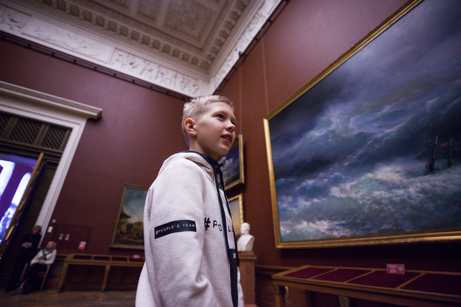 Победитель конкурса «Попади в „Зенит“» Роман Ведищев на экскурсии по городу