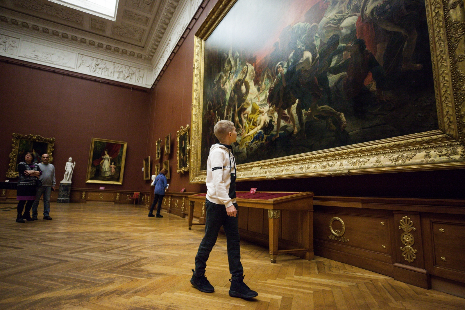 Победитель конкурса «Попади в „Зенит“» Роман Ведищев на экскурсии по городу