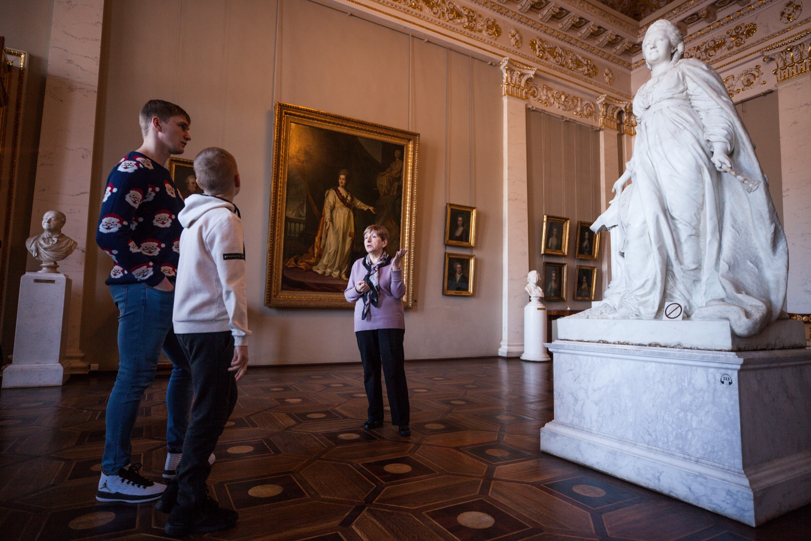 Победитель конкурса «Попади в „Зенит“» Роман Ведищев на экскурсии по городу