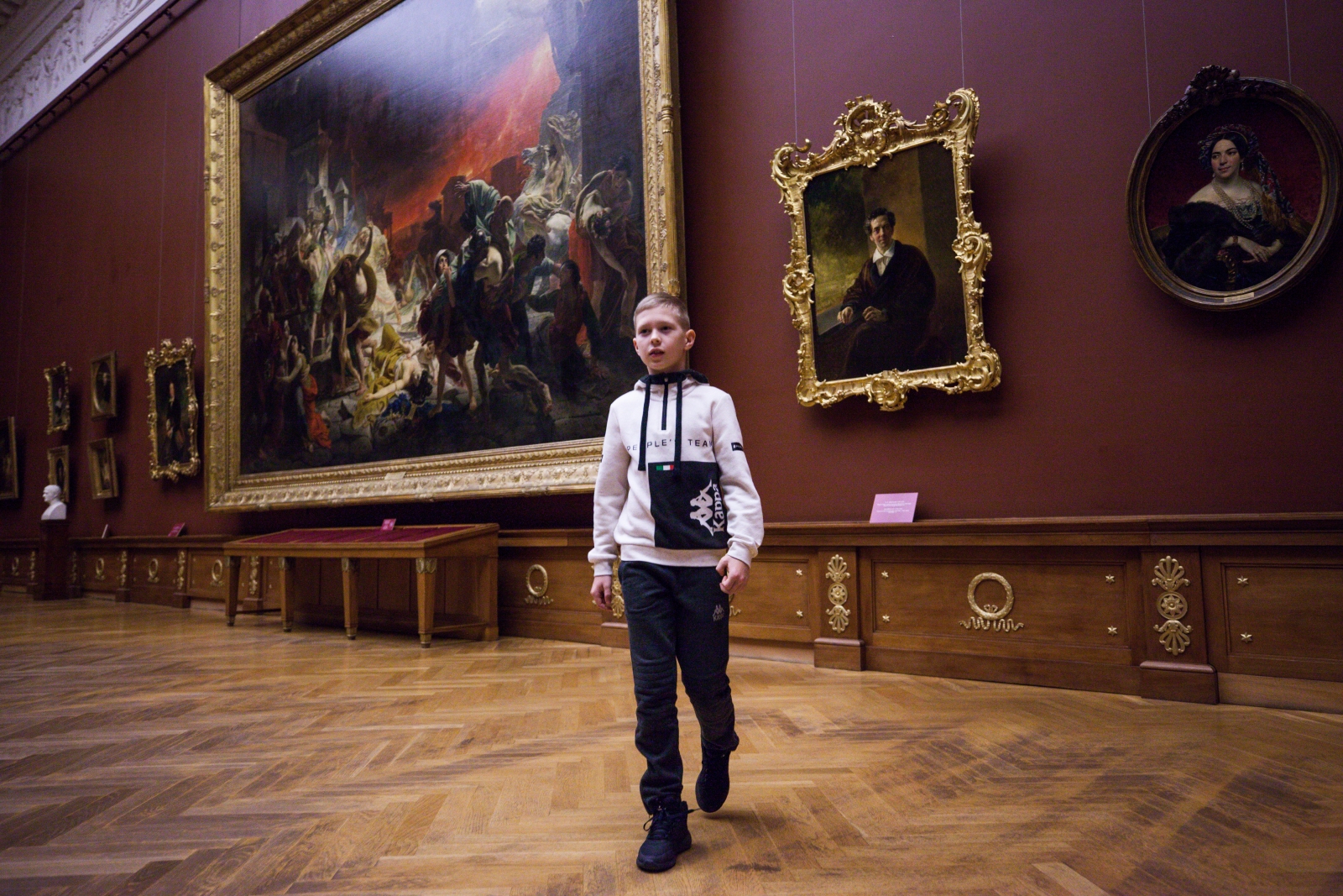 Победитель конкурса «Попади в „Зенит“» Роман Ведищев на экскурсии по городу