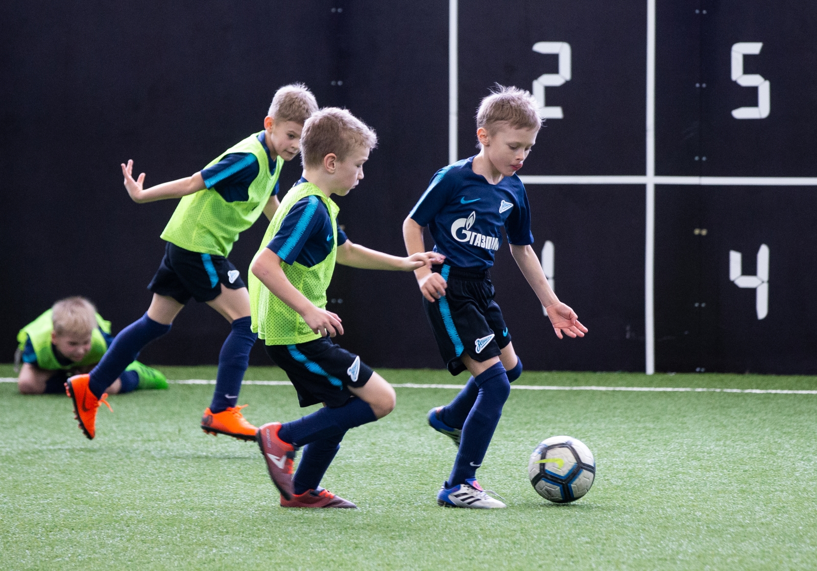 Андрей Аршавин и Анатолий Тимощук проводят мастер-класс в Академии «Зенита»