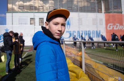 Благотворительный проект «Мечтай со мной»: Святослав Кириков посетил тренировку «Зенита»