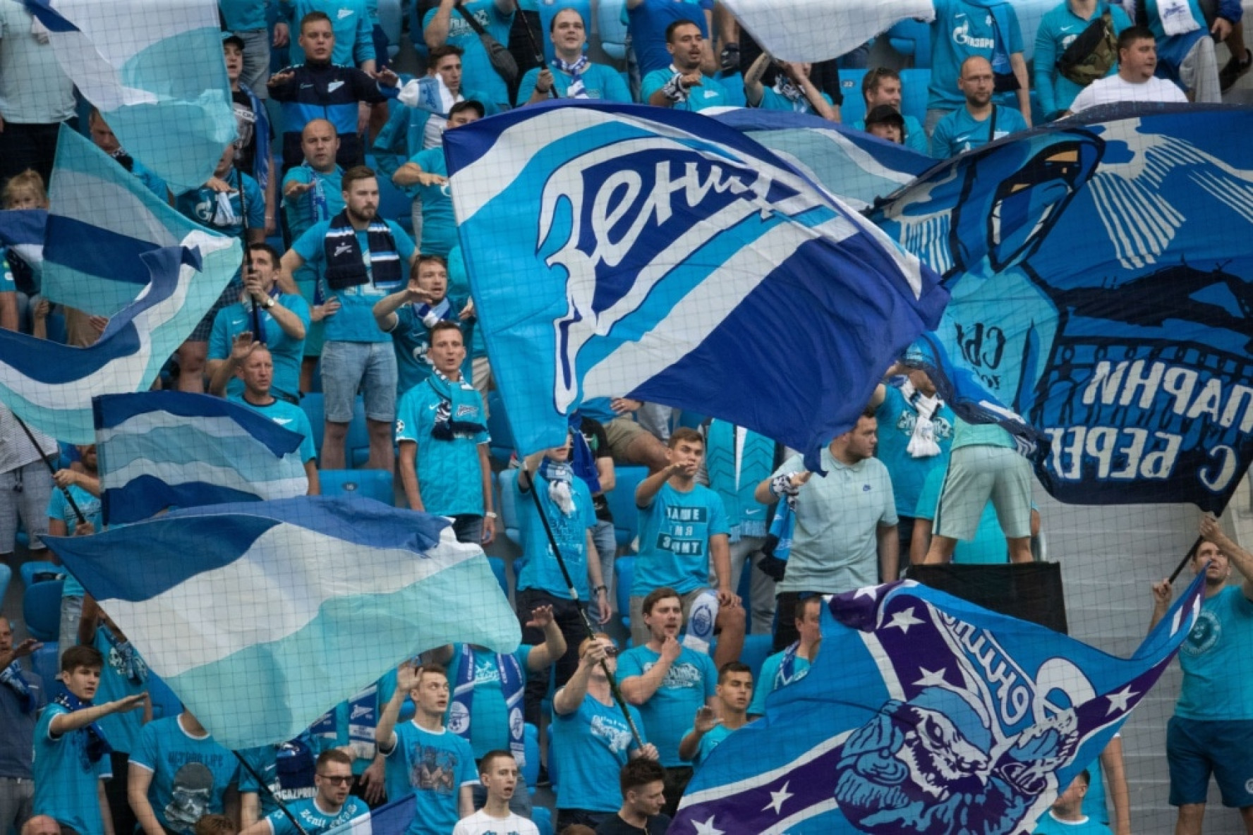 Флаг зенита 2021. Фанаты зенита. Деньги зенита. Фоанаты зенит. Деньги зенита.