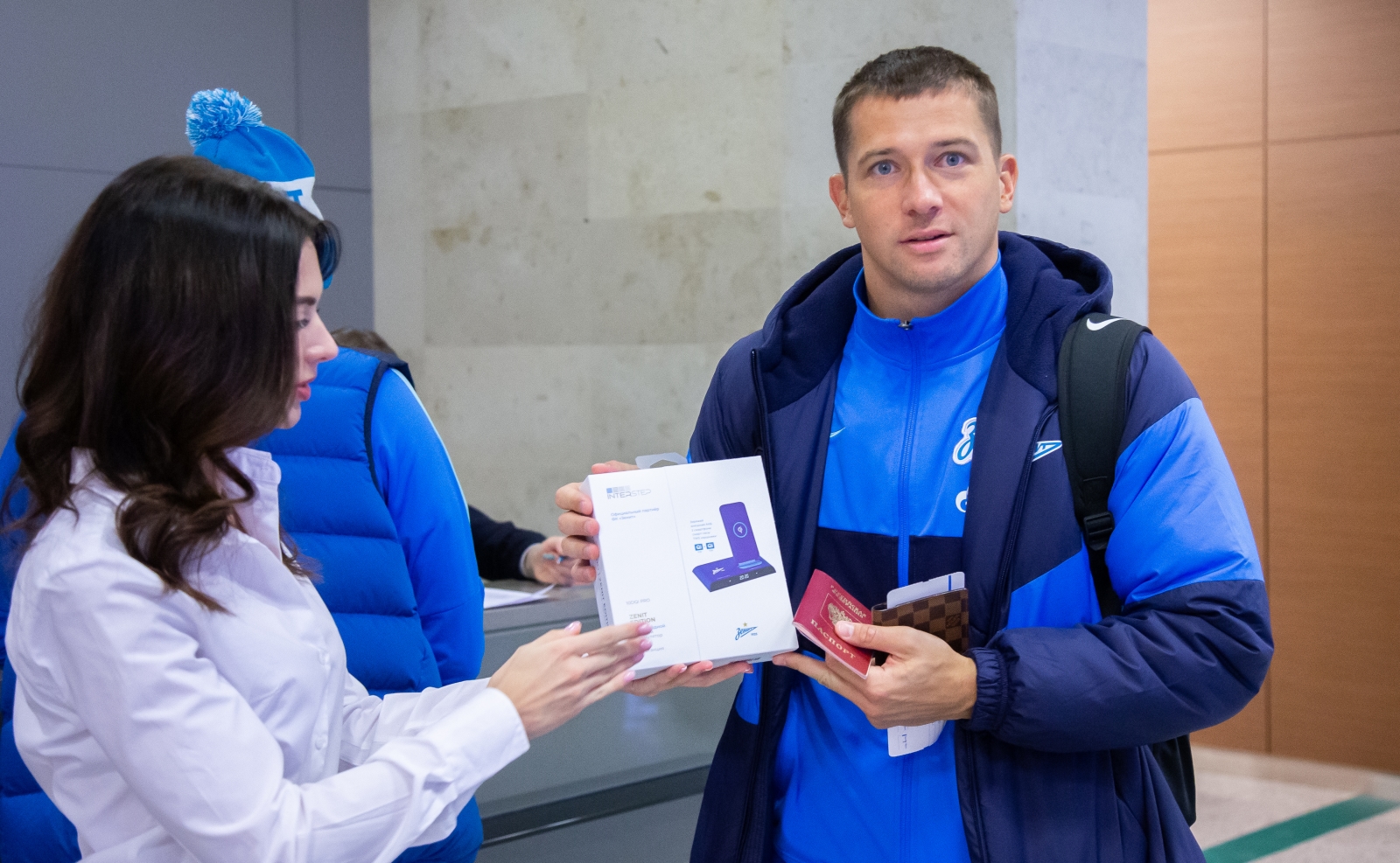 Вручение футболистам и тренерскому штабу «Зенита» подарков от партнера клуба «Interstep»