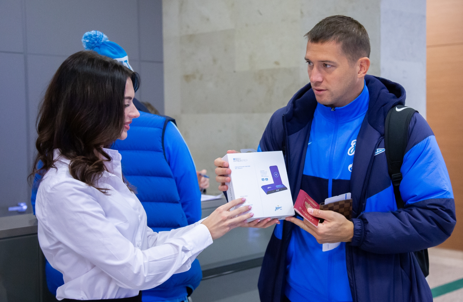 Вручение футболистам и тренерскому штабу «Зенита» подарков от партнера клуба «Interstep»