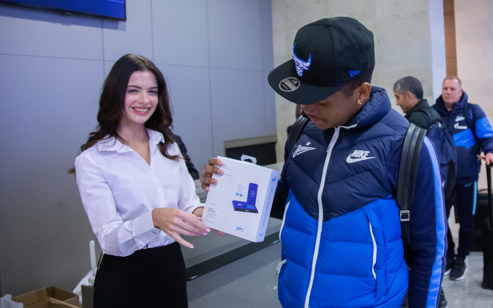 Вручение футболистам и тренерскому штабу «Зенита» подарков от партнера клуба «Interstep»