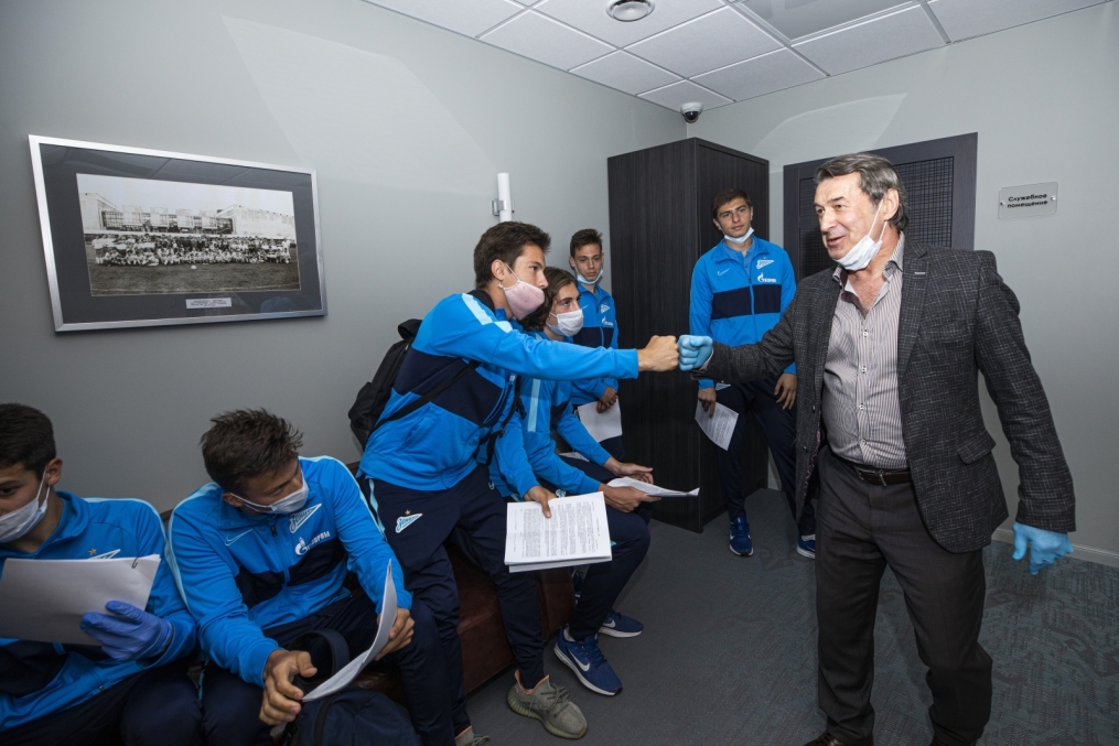 Подписание профессиональных контрактов футболистов молодежной команды