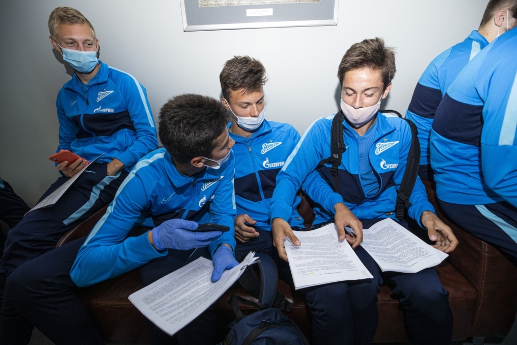 Подписание профессиональных контрактов футболистов молодежной команды