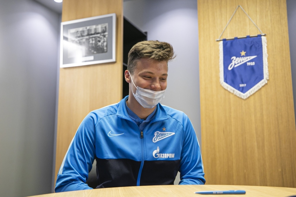 Подписание профессиональных контрактов футболистов молодежной команды