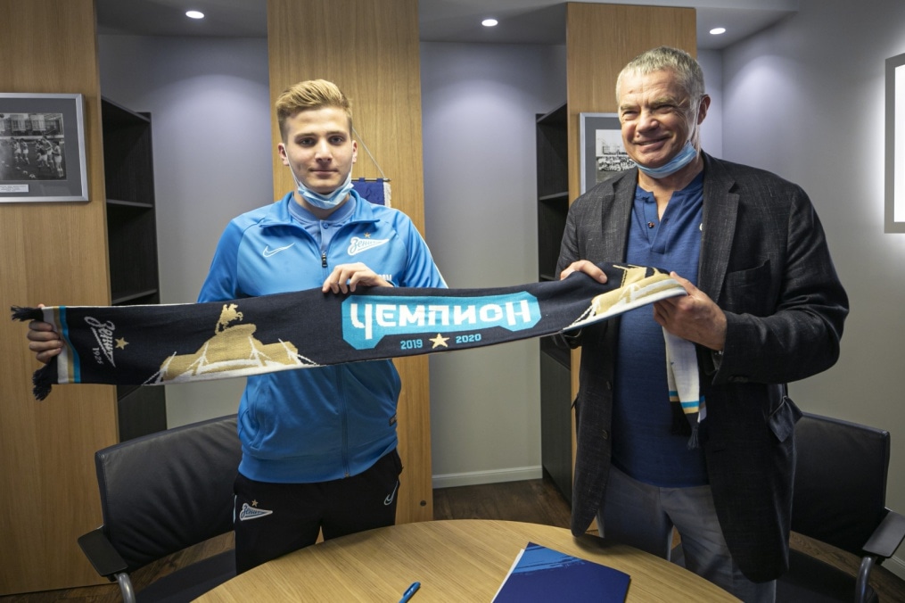 Подписание профессиональных контрактов футболистов молодежной команды