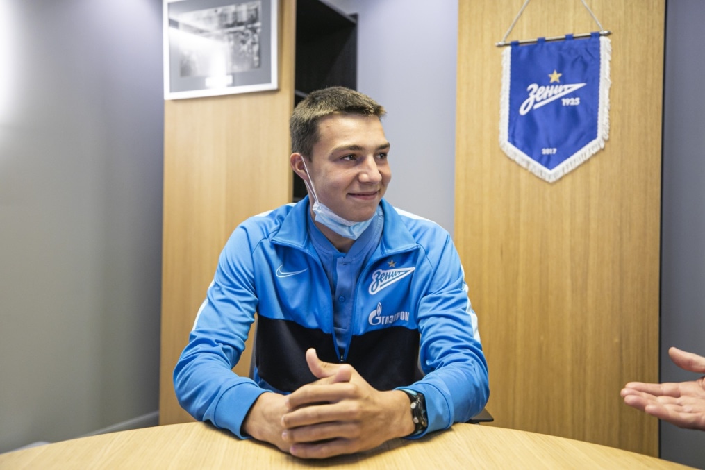 Подписание профессиональных контрактов футболистов молодежной команды