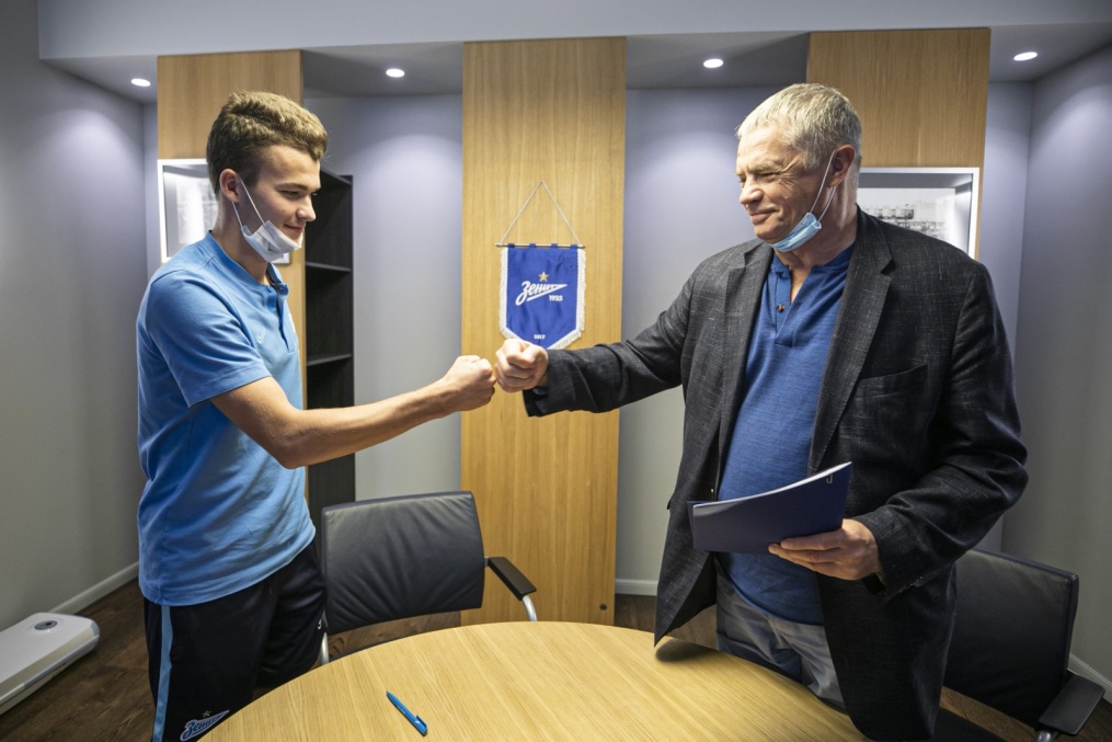 Подписание профессиональных контрактов футболистов молодежной команды