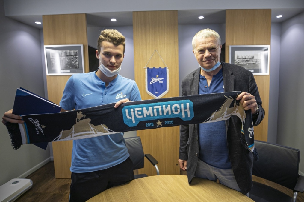 Подписание профессиональных контрактов футболистов молодежной команды