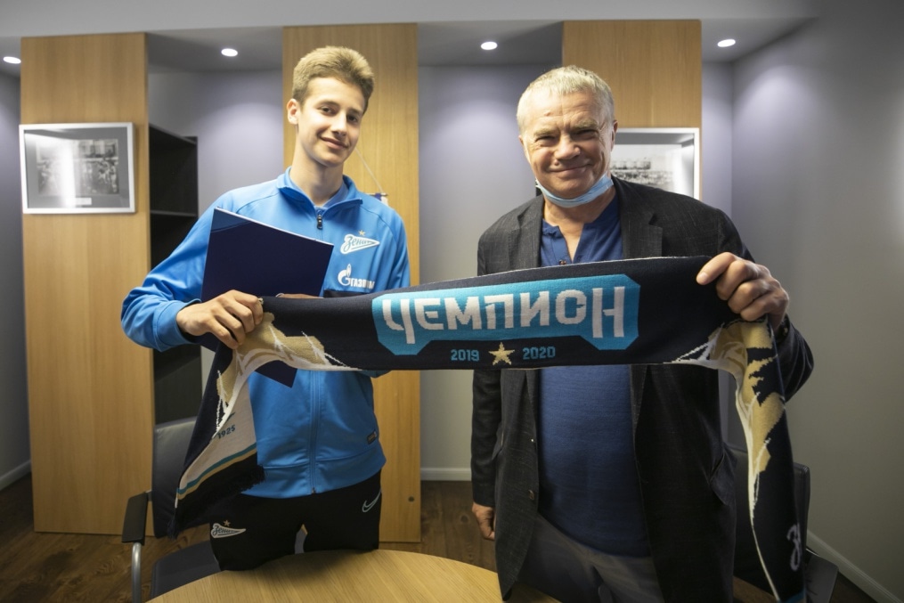 Подписание профессиональных контрактов футболистов молодежной команды