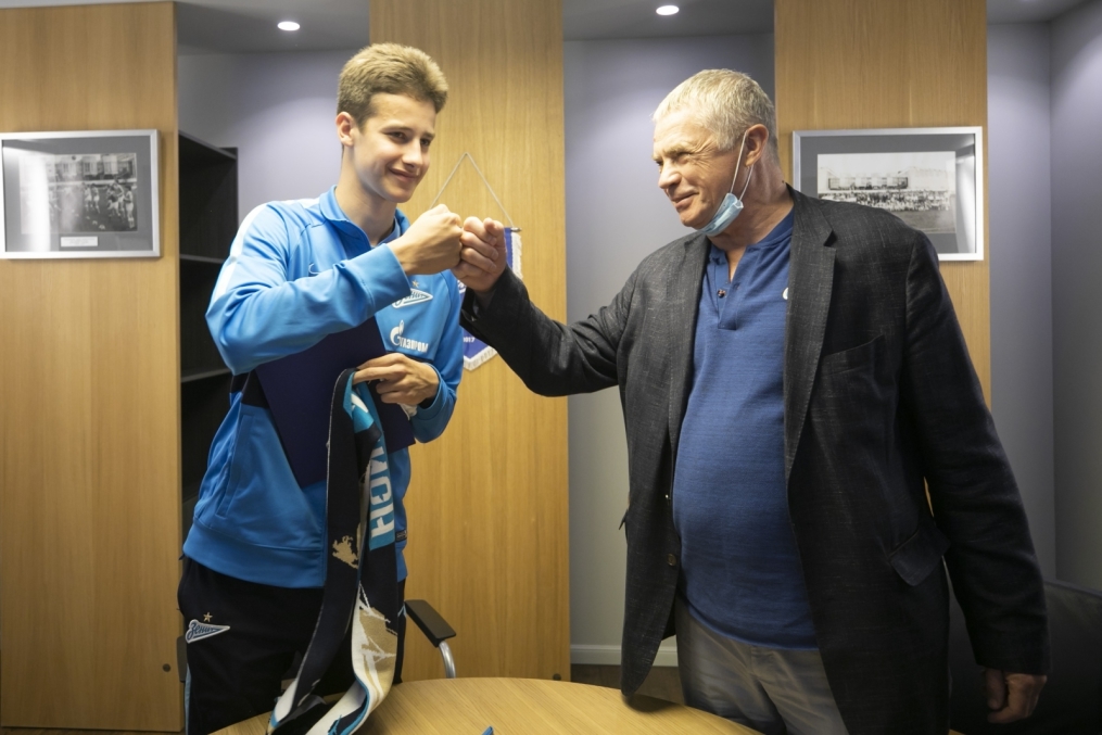 Подписание профессиональных контрактов футболистов молодежной команды