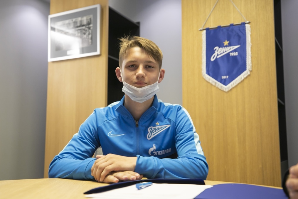 Подписание профессиональных контрактов футболистов молодежной команды