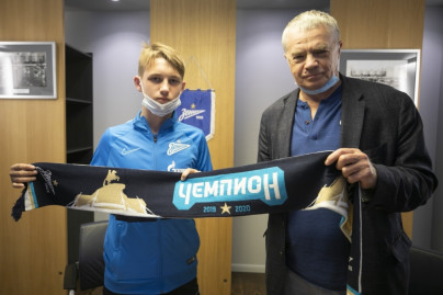 Подписание профессиональных контрактов футболистов молодежной команды