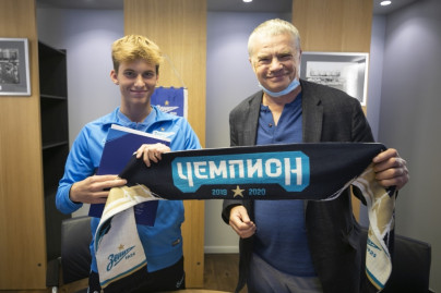 Подписание профессиональных контрактов футболистов молодежной команды