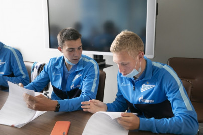 Подписание профессиональных контрактов футболистов молодежной команды