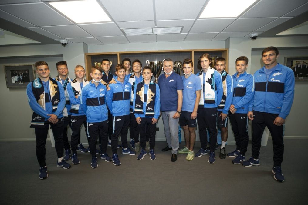 Подписание профессиональных контрактов футболистов молодежной команды