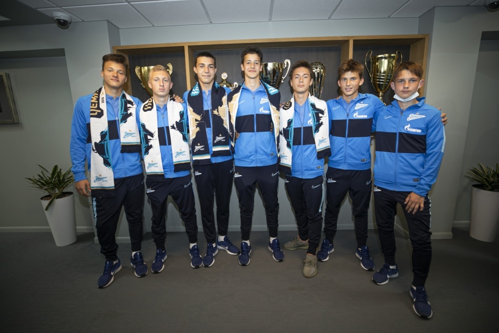 Подписание профессиональных контрактов футболистов молодежной команды