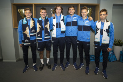 Подписание профессиональных контрактов футболистов молодежной команды